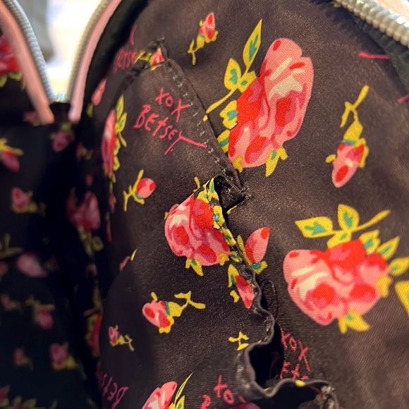 Betsy Johnson Mini Heart Backpack - Picture 9 of 10